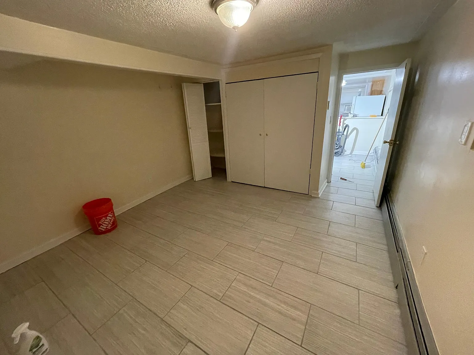 242 S 6th Ave — Photo 3