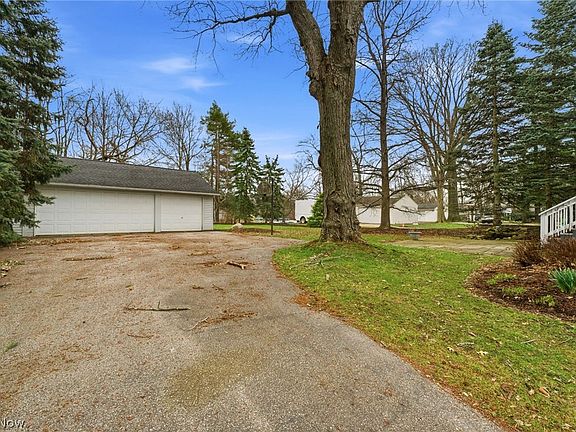 4th image of 1771 S Green Rd