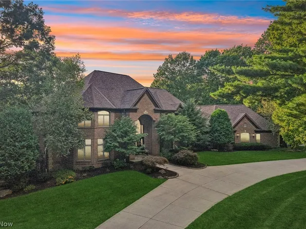 1928 Four Seasons Dr, Akron, OH 44333