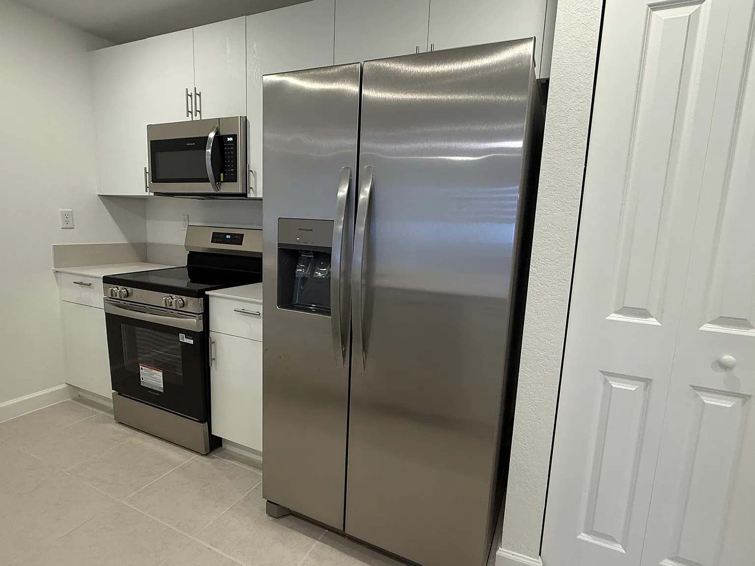 3 bed, 2.5 bath, 1400 sqft, $2,500 — Photo 4