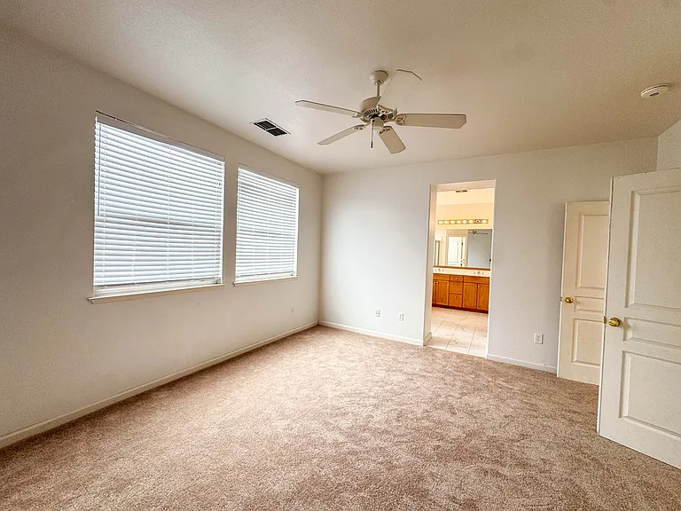 1806 Daniels St — Photo 10