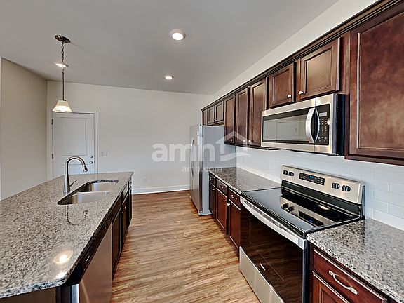 4th image of 3114 Esquire Dr