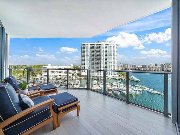 3rd image of 17111 Biscayne Blvd Unit 803