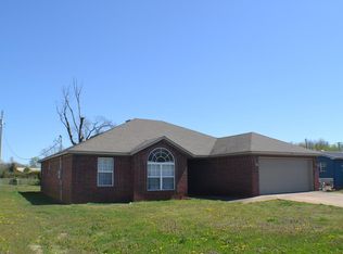 128 Orchard Dr, Gentry, AR 72734
