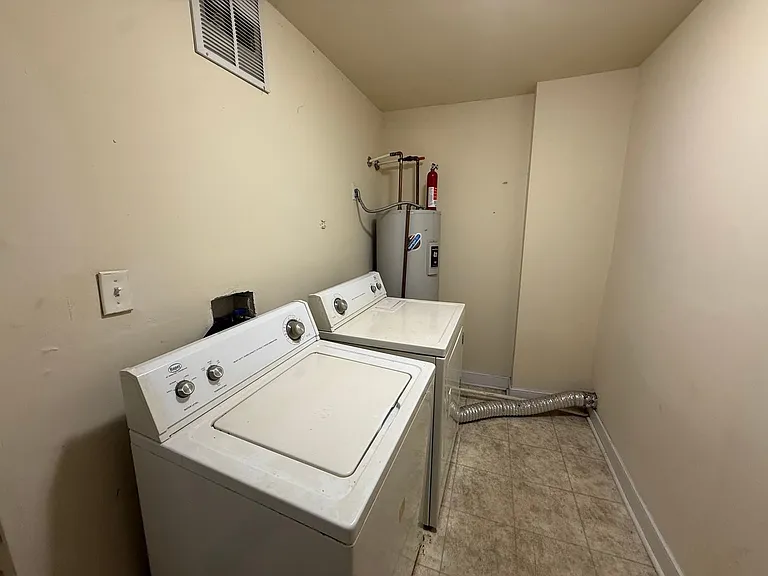 1242 Parkwood Ave — Photo 15