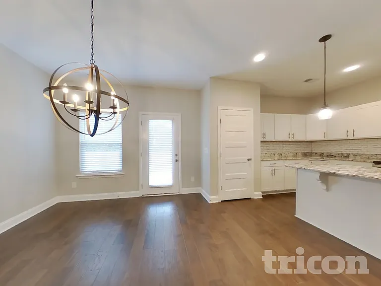 265 Bexley Way — Photo 3