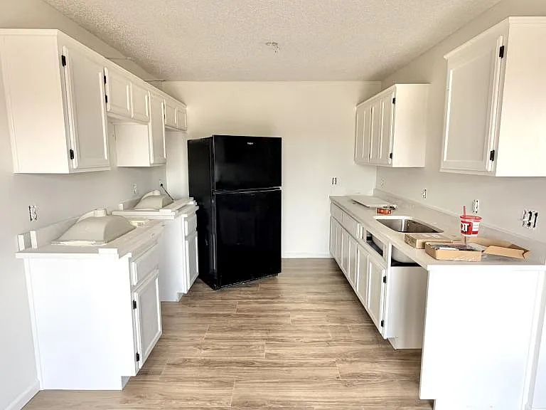 504 N Grove St — Photo 3