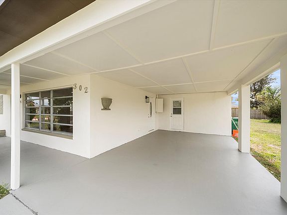 4th image of 302 Bay Street