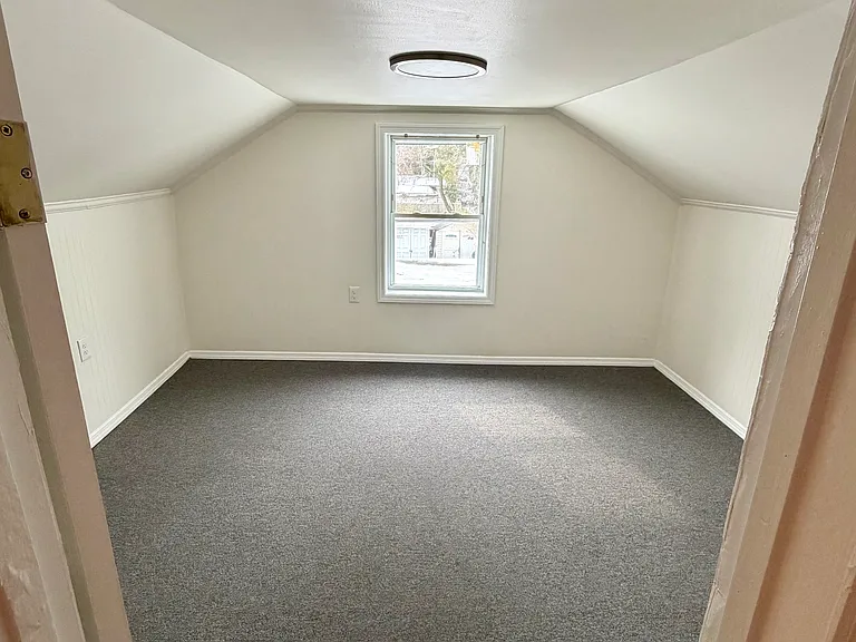 191 Parkinson Ave — Photo 8