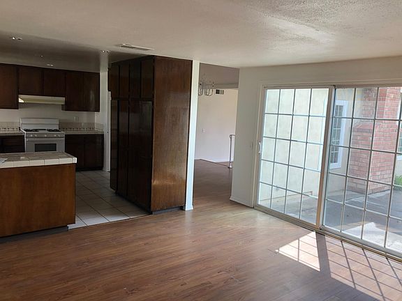 3rd image of 317 N Sweetwater St