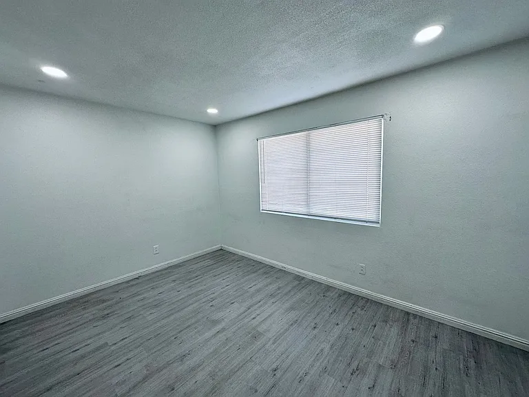 4225 Stewart Ave — Photo 13
