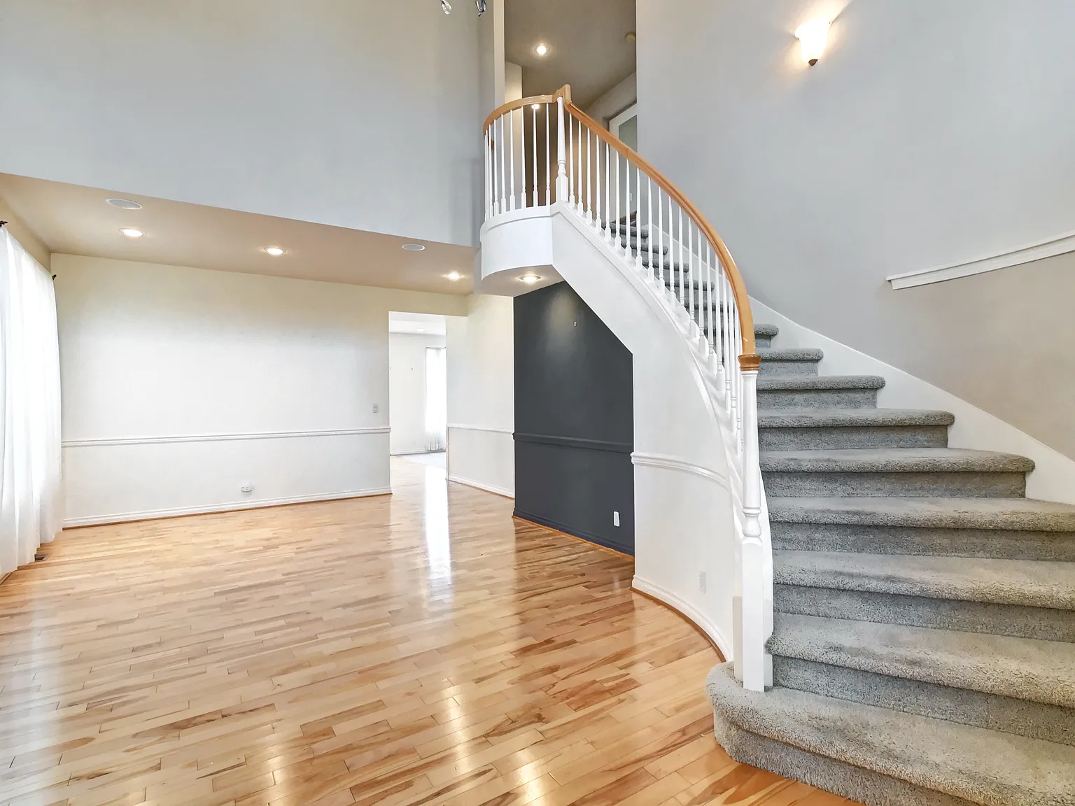 4 bed, 2513 sqft, $4,800 — Photo 4