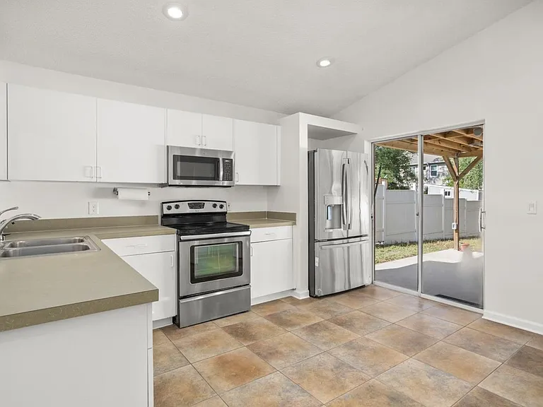 948 Grassy Island Ln — Photo 11