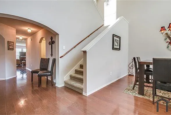 2002 Club Oak Dr — Photo 3