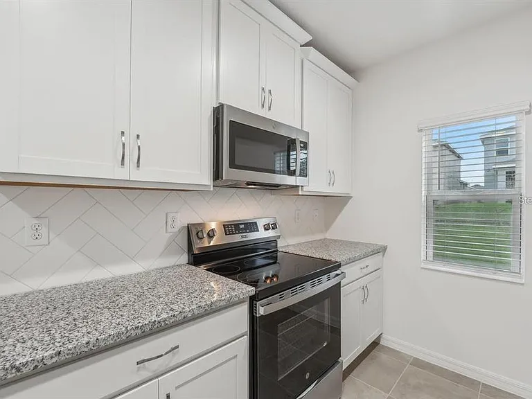 434 North Blvd E — Photo 3
