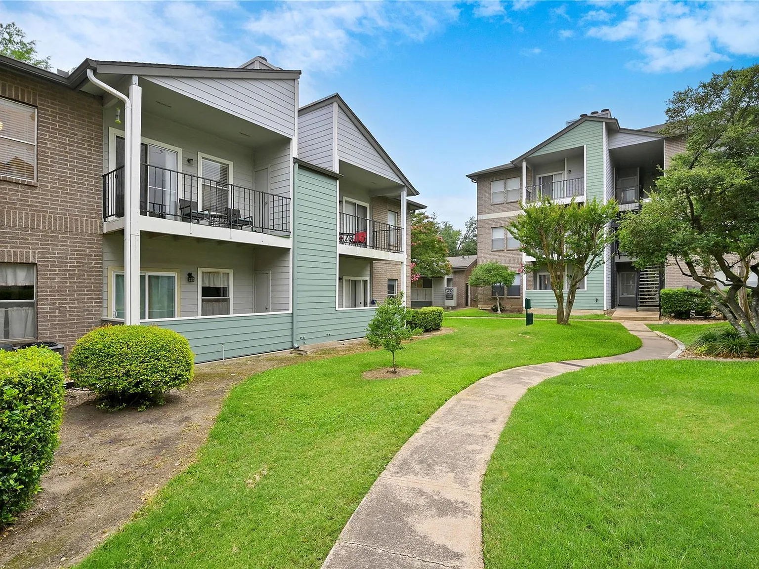 2 bed, 2.0 bath, 887 sqft, $1,100 — Photo 4
