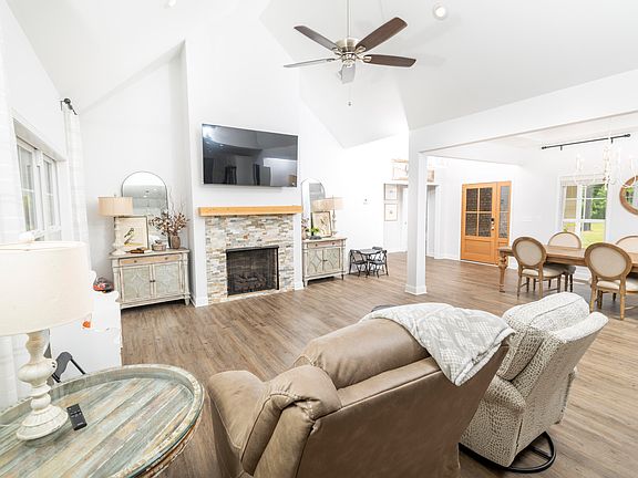 5th image of 161 Five Oaks Ln