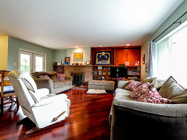 14360 Foothill Rd — Photo 6