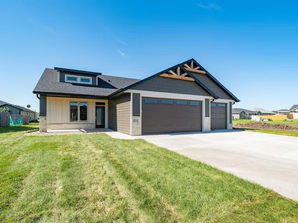 2721 E Palmer St, Brandon, SD 57005