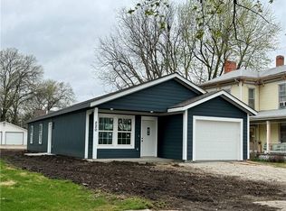 220 S Locust St, Ottawa, KS 66067