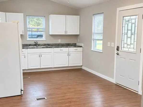 203 E Division St, Dodgeville, WI 53533