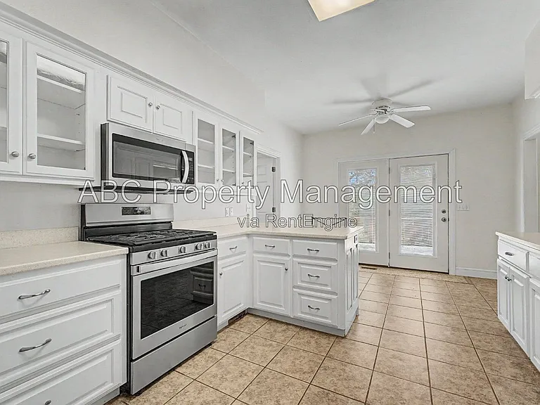 1525 W Deane St — Photo 3