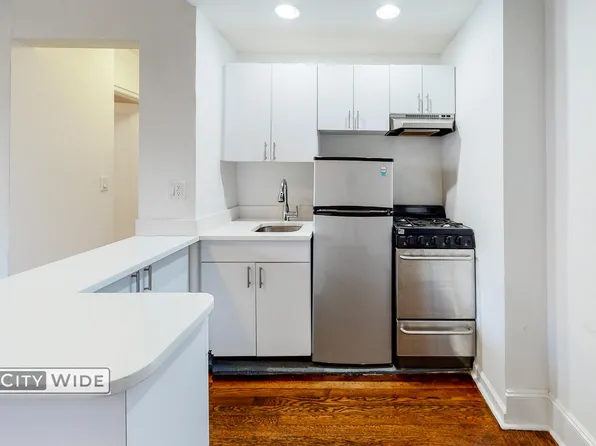 140 East 46th Street image 3 of 8