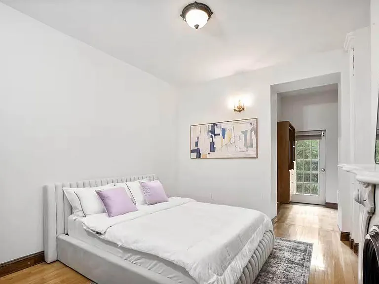 306 E 52nd St #1 — Photo 11