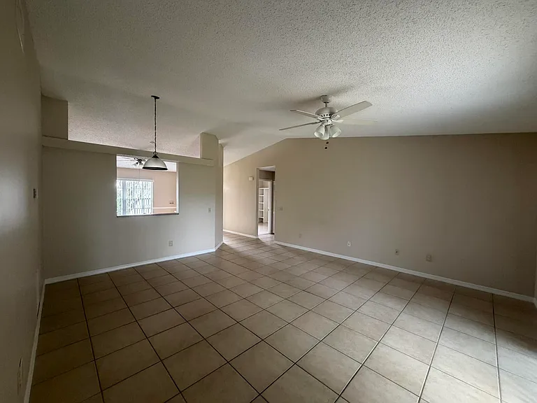 2342 SW Bayshore Blvd — Photo 3