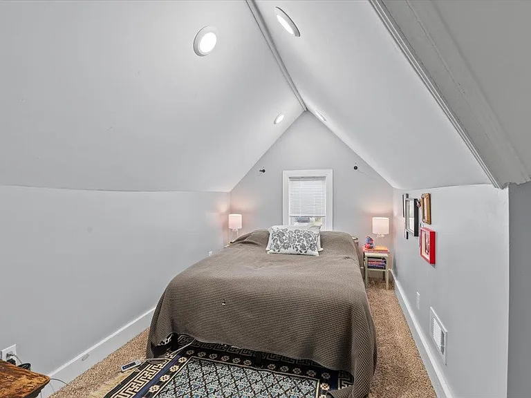 227 N Willett St #103 — Photo 10