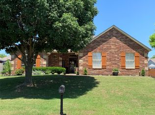 8153 Forrest Glenn Rd, Claremore, OK 74019