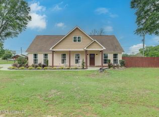 107 Cottage Oaks Dr, Lucedale, MS 39452