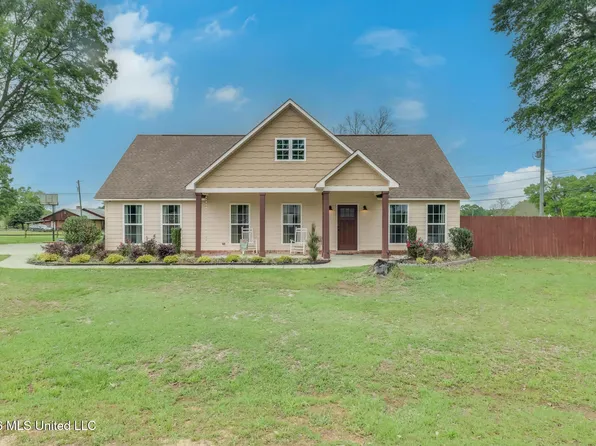 107 Cottage Oaks Dr, Lucedale, MS 39452