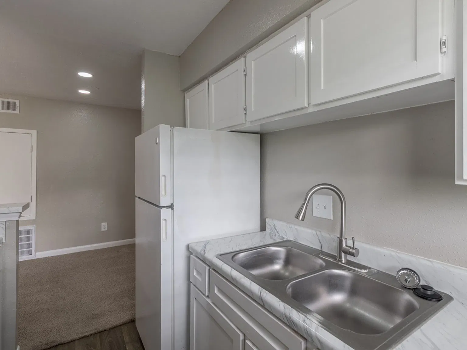 Heatherwood Apartments — Photo 4