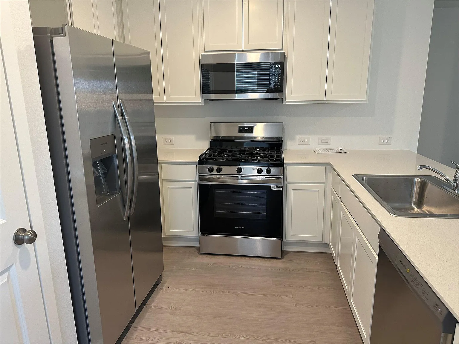 3 bed, 2.0 bath, 1273 sqft, $1,700 — Photo 4