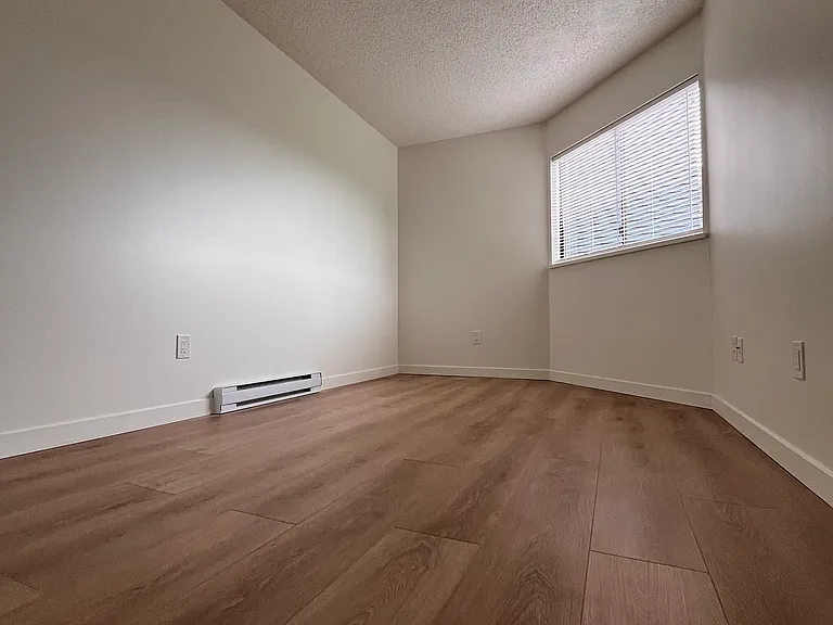 2225 Triumph St #416 — Photo 6