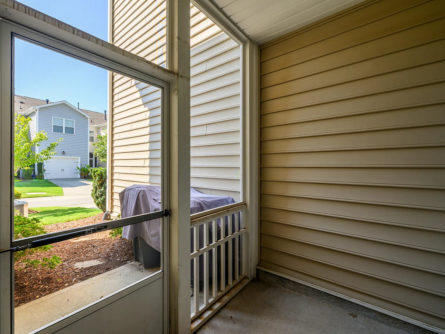 3 bed, 2.5 bath, $2,190 — Photo 3