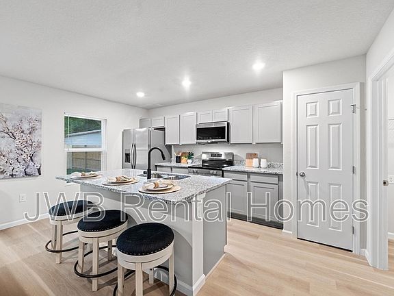 2nd image of 2954 Thomas St