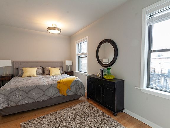 4th image of 931 W Leland Ave APT 403