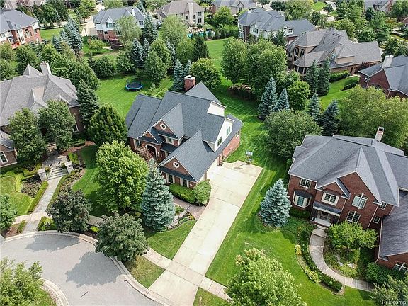 4th image of 18124 Peninsula Way