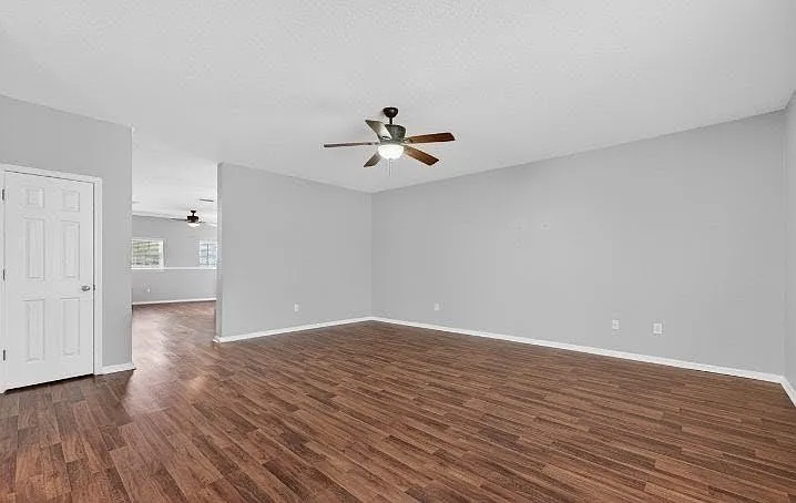 112 Kildrummy Ct — Photo 13