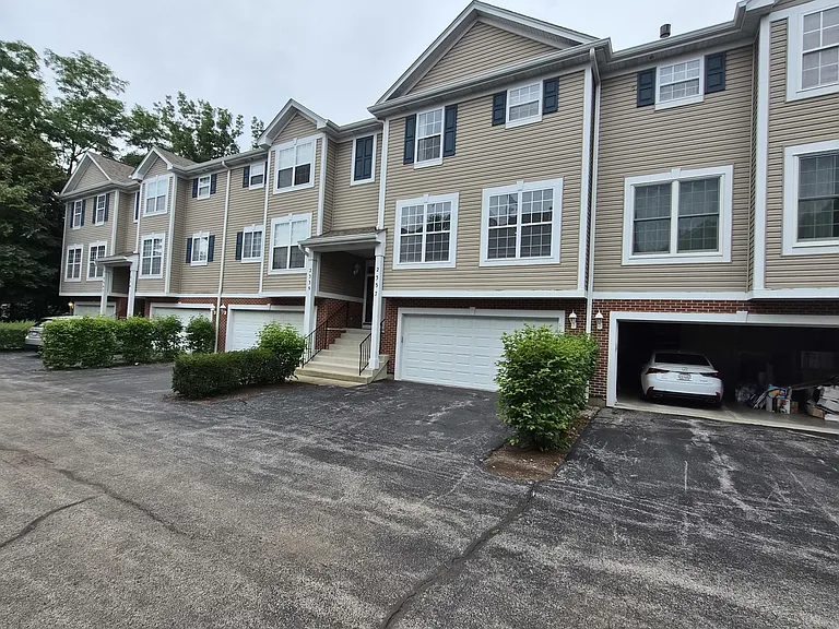 2337 Hudson Cir #2337 — Photo 3