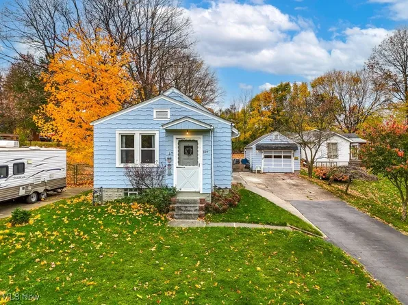927 Ewart Rd, Akron, OH 44312
