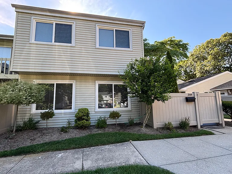 204H Springmeadow Dr — Photo 1