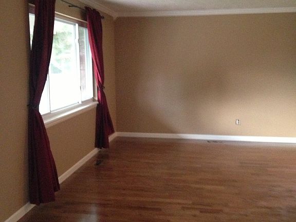 Formal living or dining room