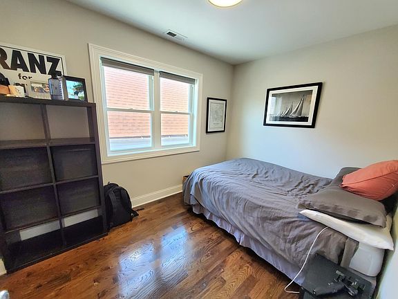 4th image of 2733 N Hamlin Ave #3