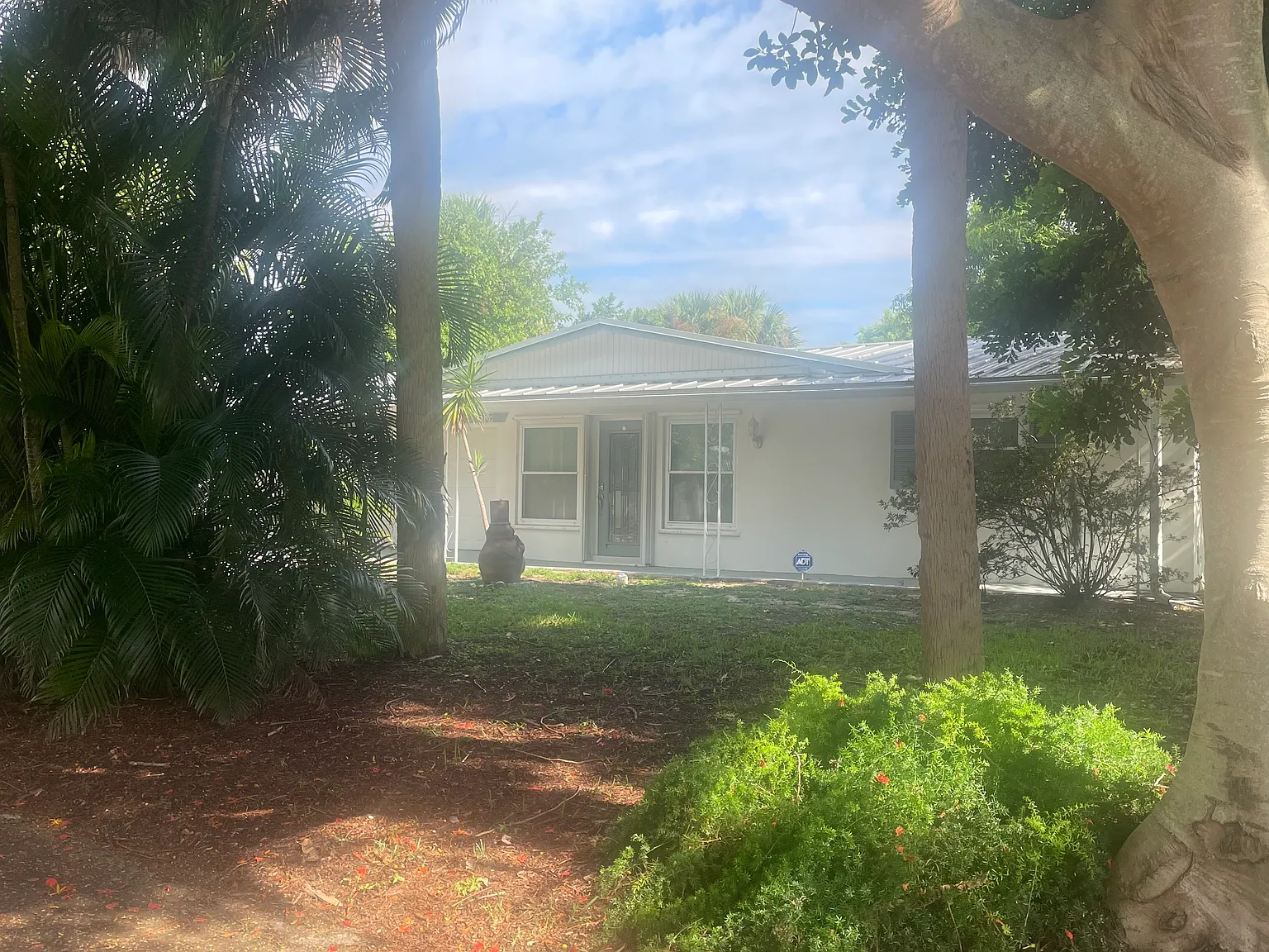 2 bed, 932 sqft, $2,800 — Photo 2