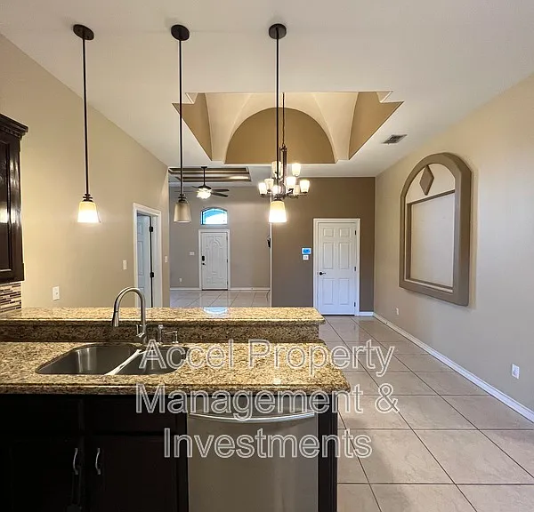312 Kika De La Garza St — Photo 8