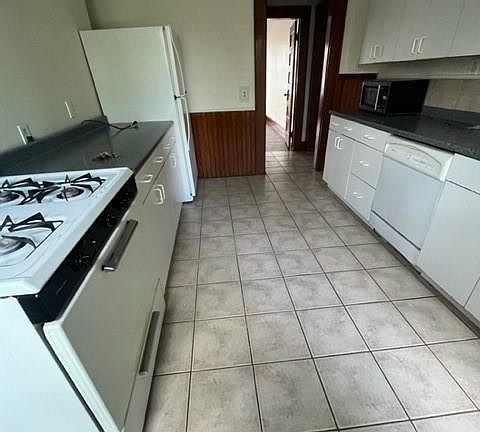 4th image of 70 Woodland Ave