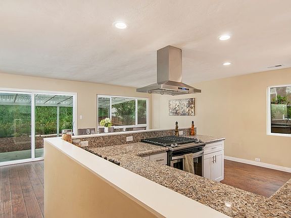 5th image of 6871 Ballinger Ave